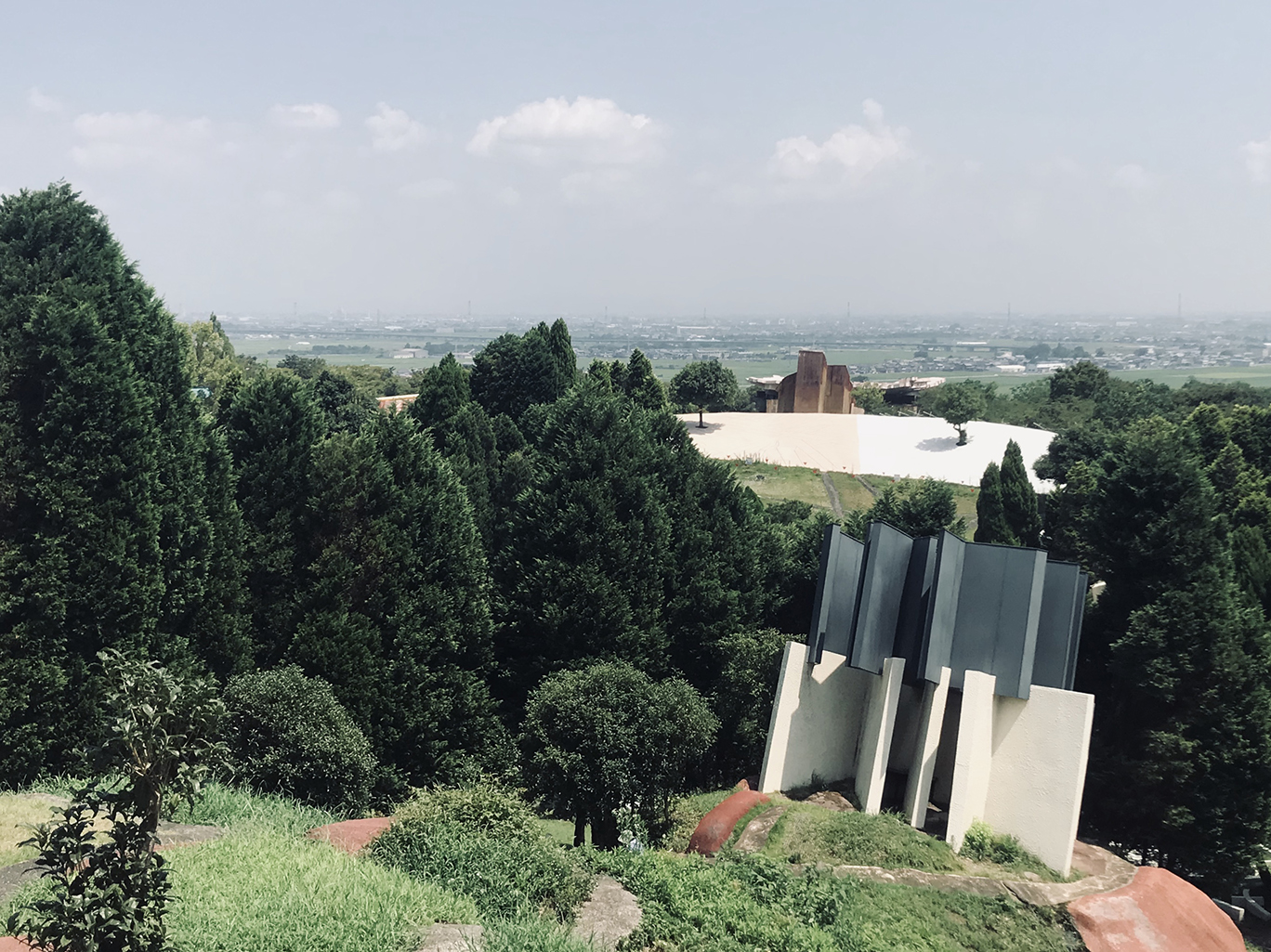 “破天荒” な公園「養老天命反転地」