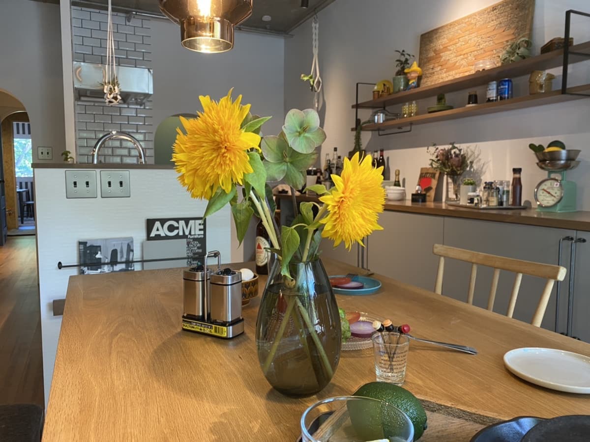 【お花のこと】 RENO CAFE < ITO >で飾ったひまわり東北八重
