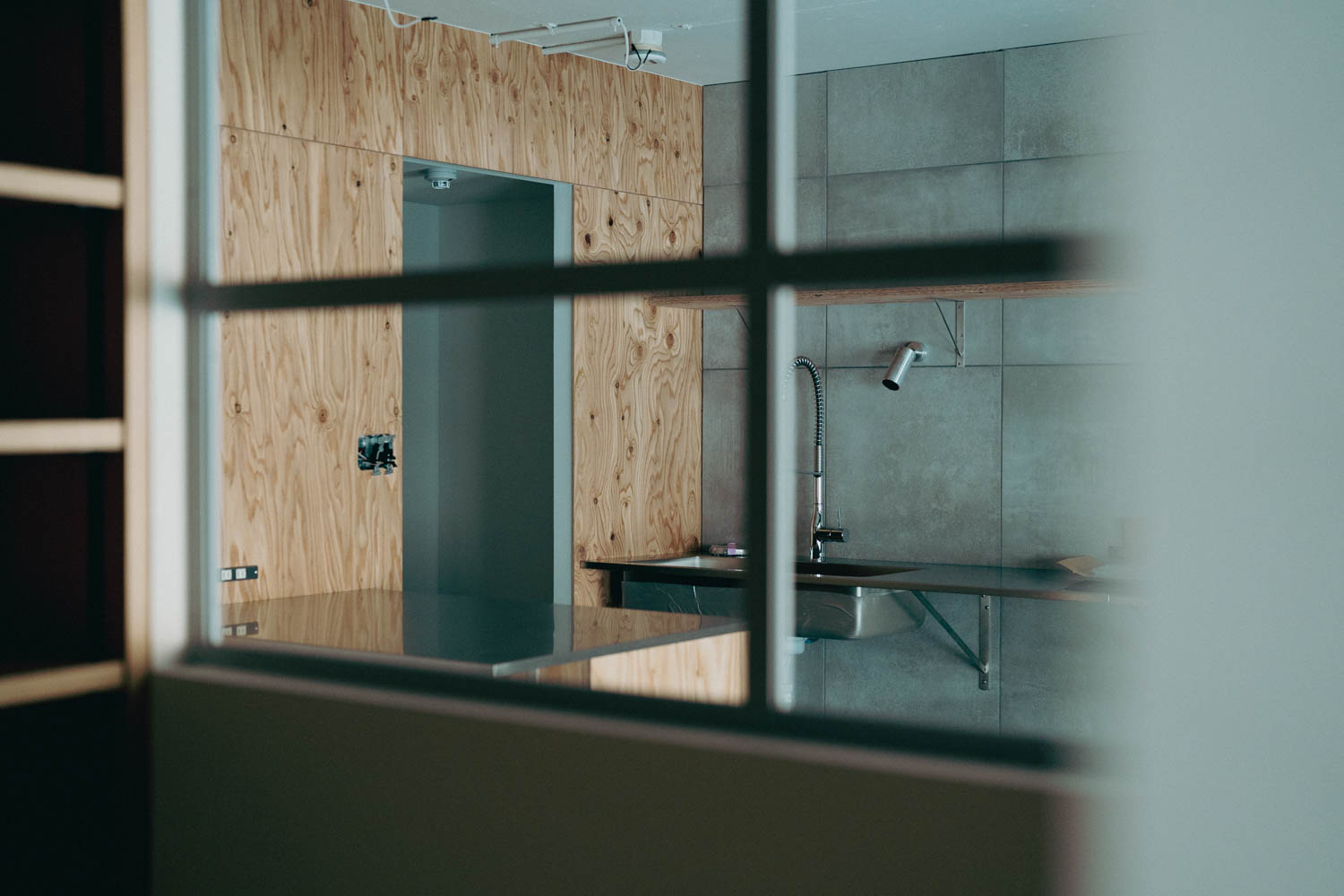 【お客様インタビュー前編】憧れの“隠し扉”を実現！多趣味な家族が自分たちの時間に没頭できる「沈む空間」