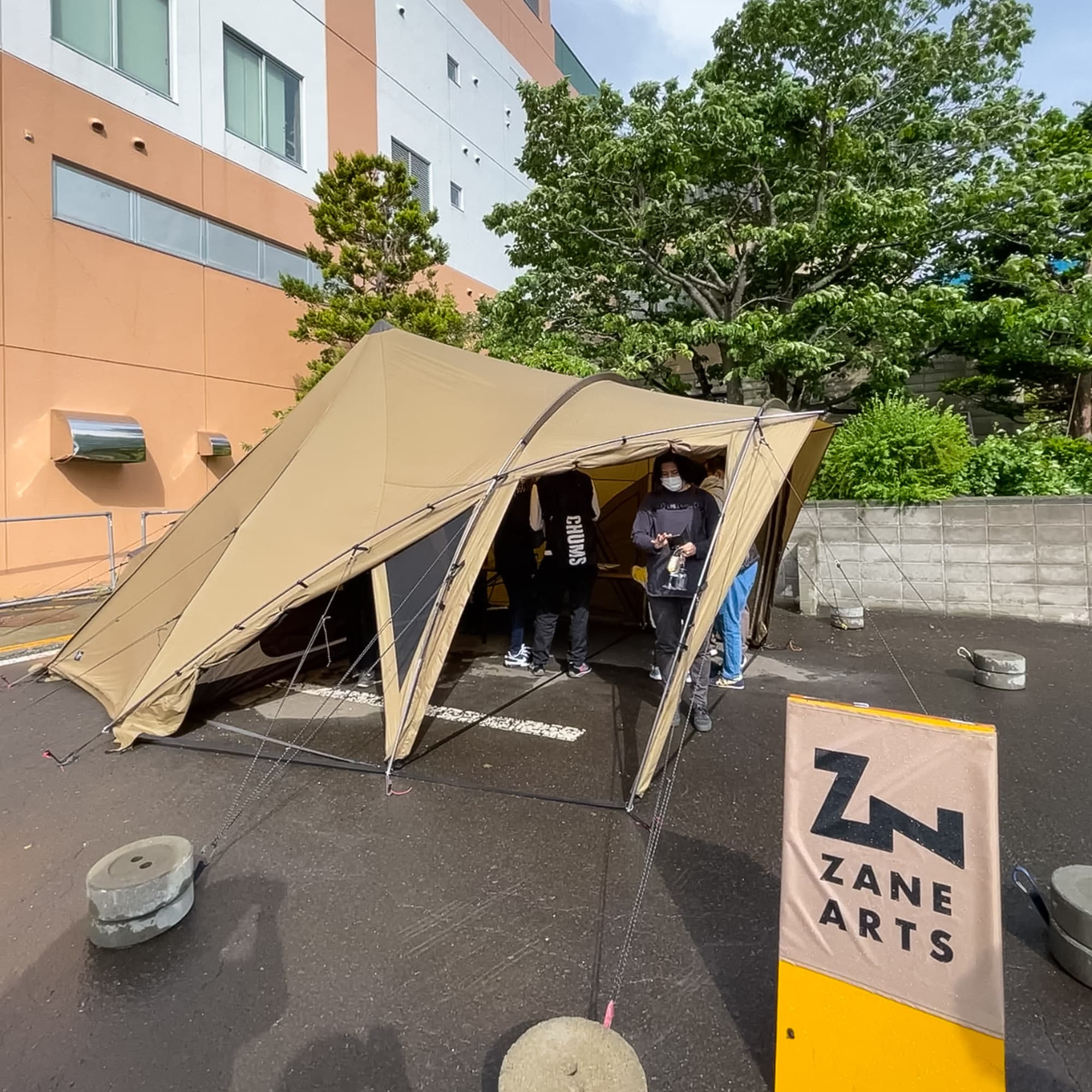 大人気キャンプメーカー「ゼインアーツ」の新作テントLOLOを見に秀岳荘へ行ってきた