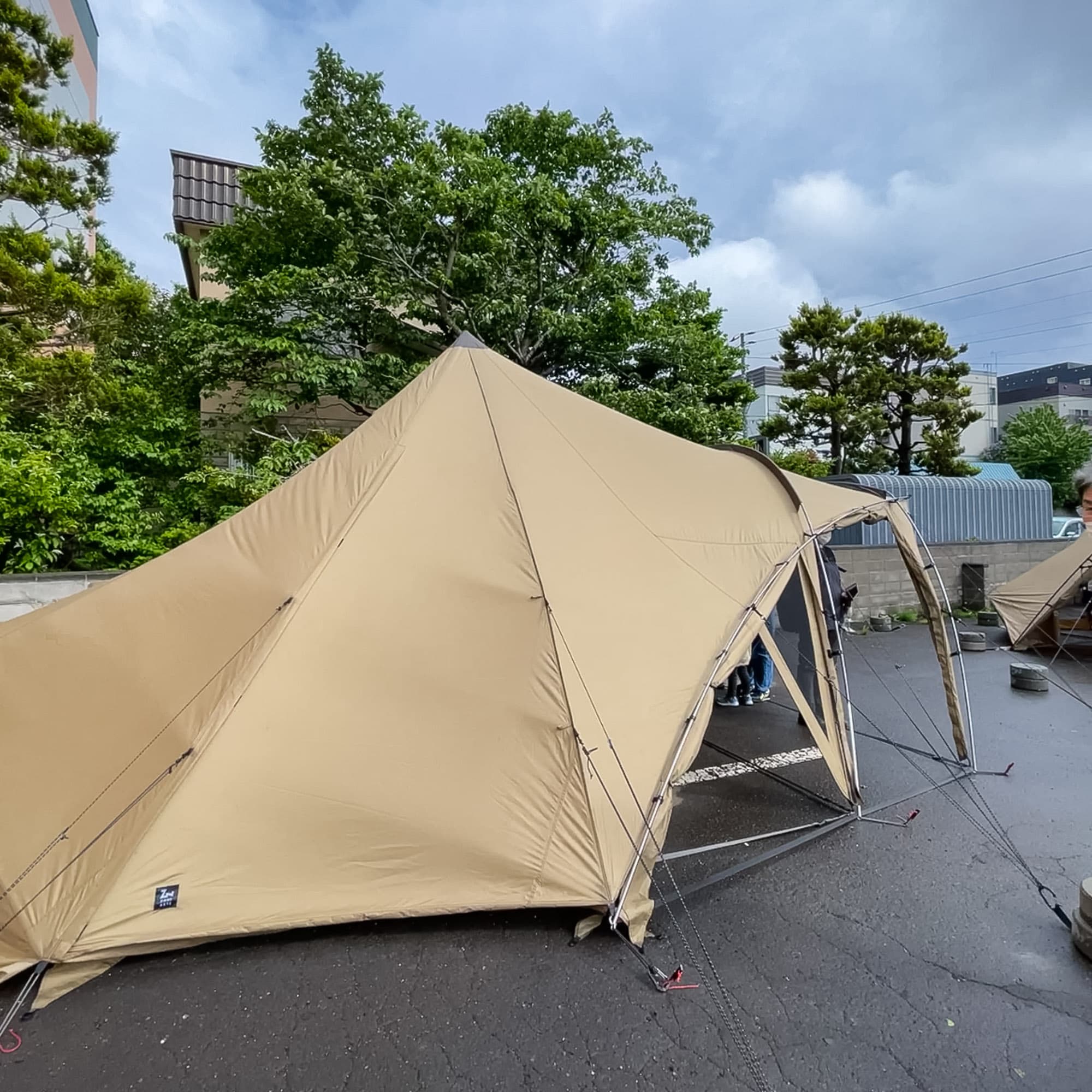 大人気キャンプメーカー「ゼインアーツ」の新作テントLOLOを見に秀岳荘へ行ってきた