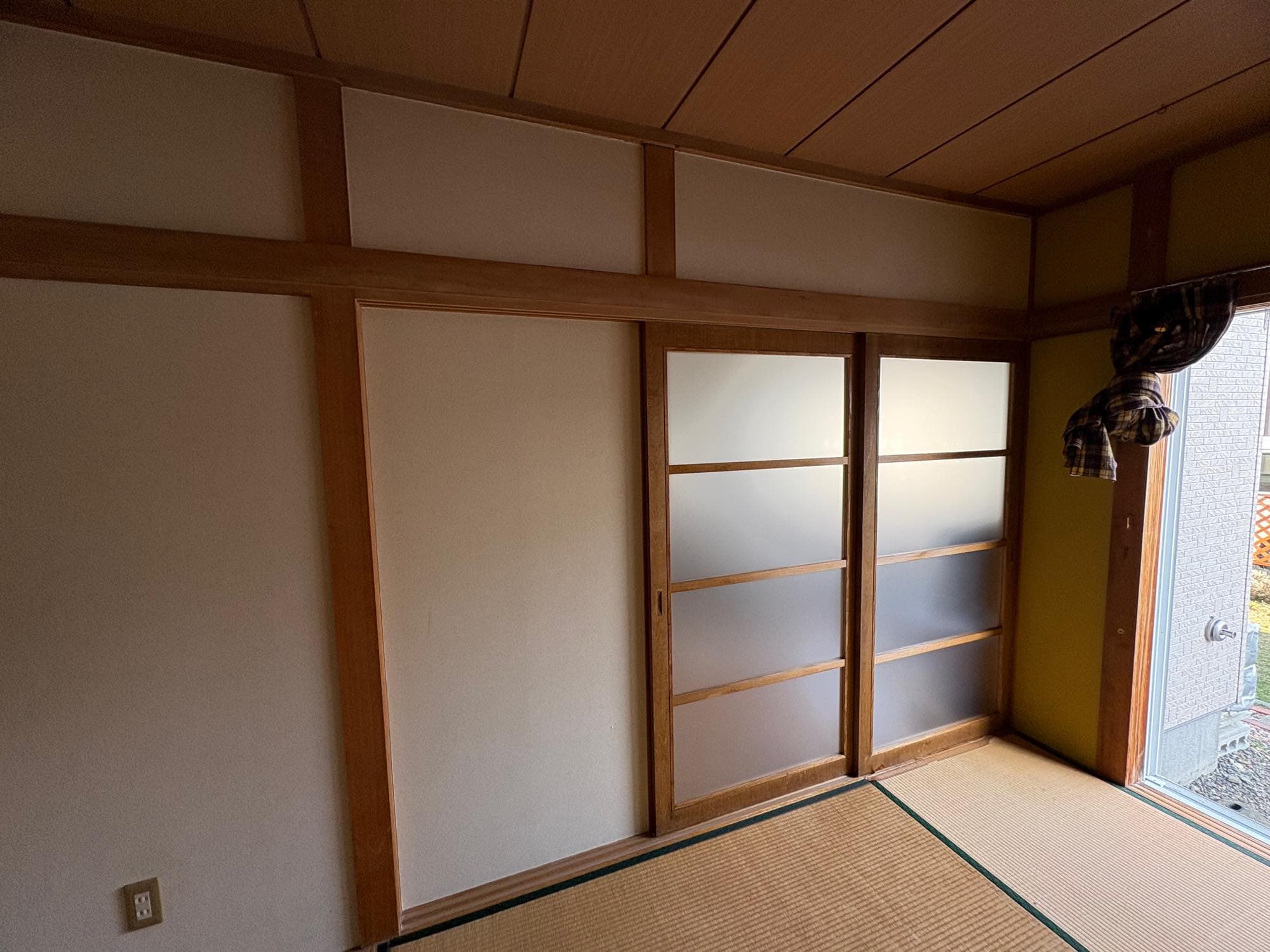 【部分リフォーム事例】本棚製作・建具製作・クロス張替で理想の空間づくり