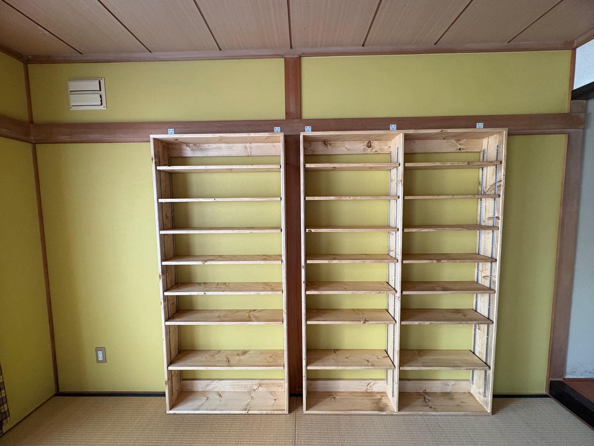 【部分リフォーム事例】本棚製作・建具製作・クロス張替で理想の空間づくり