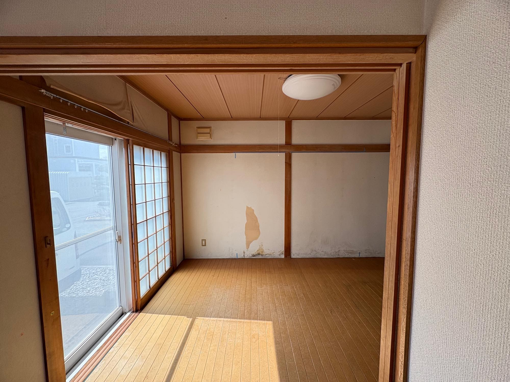 【部分リフォーム事例】本棚製作・建具製作・クロス張替で理想の空間づくり
