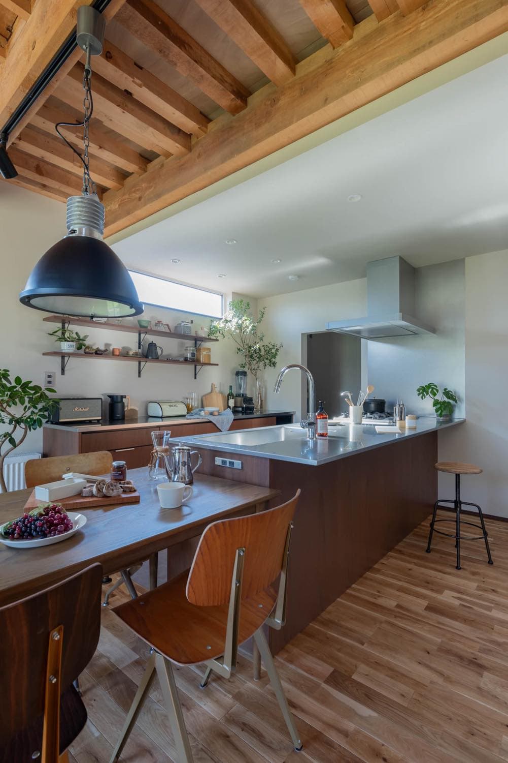 【部分リフォームにもおすすめ】料理が楽しくなる空間へ。暮らしに寄り添うRENOVESのオーダーキッチン3選を解説