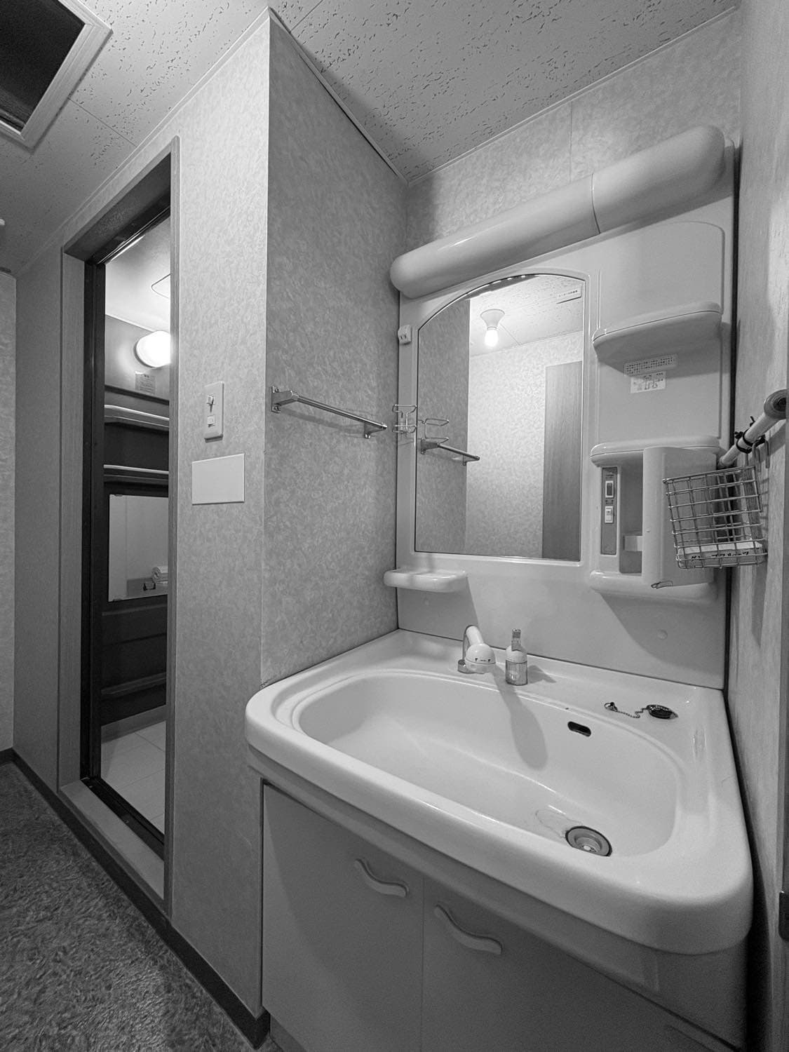 【ビフォーアフター】築28年の中古マンションリノベーションで曲線が描くあたたかい空間に大変身！心地よい「ごろんスペース」とは！？