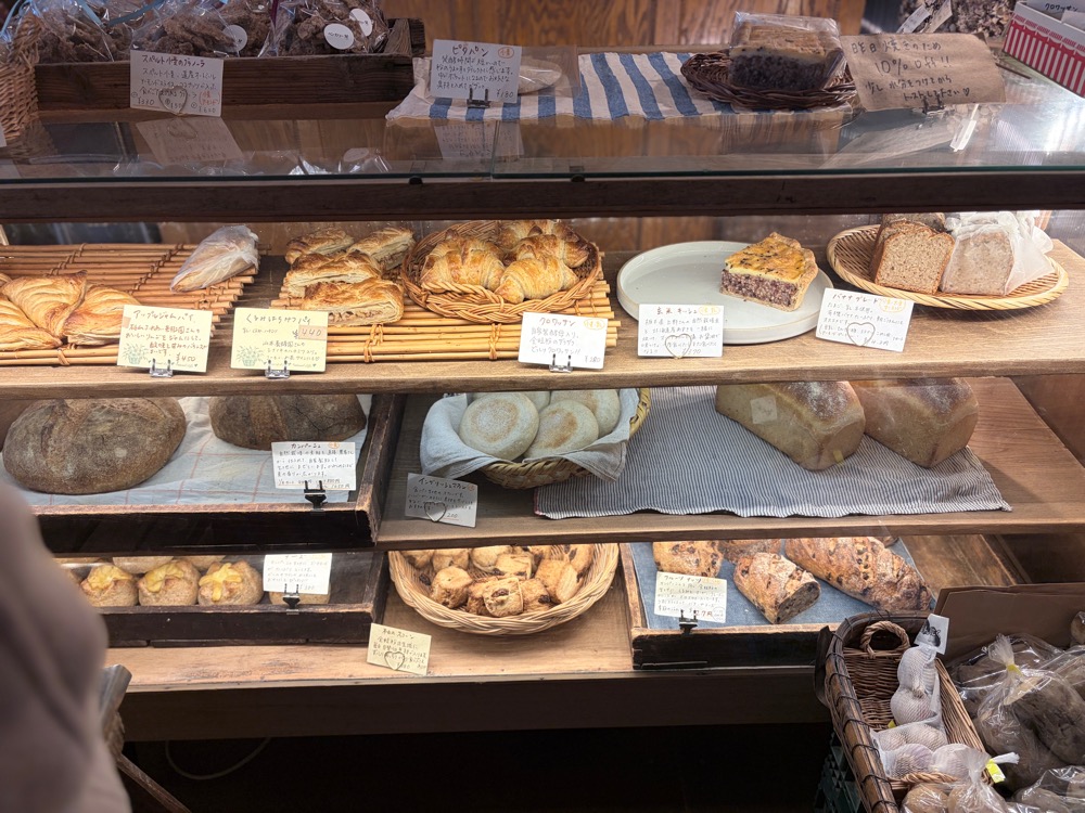 ベーカリー栞に行ってきました。スコーンとカンパーニュ