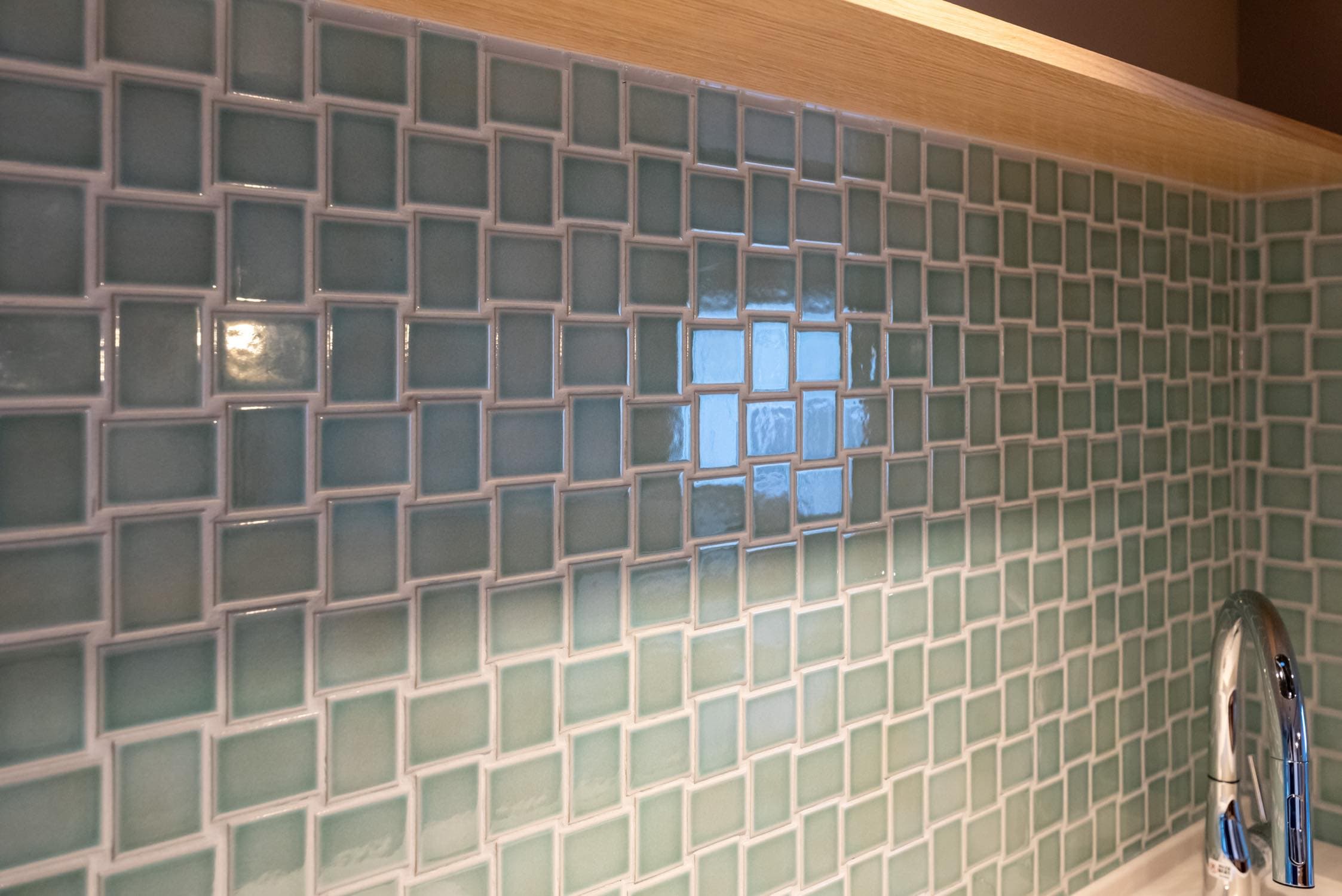 【ビフォーアフター】築28年の中古マンションリノベーションで曲線が描くあたたかい空間に大変身！心地よい「ごろんスペース」とは！？