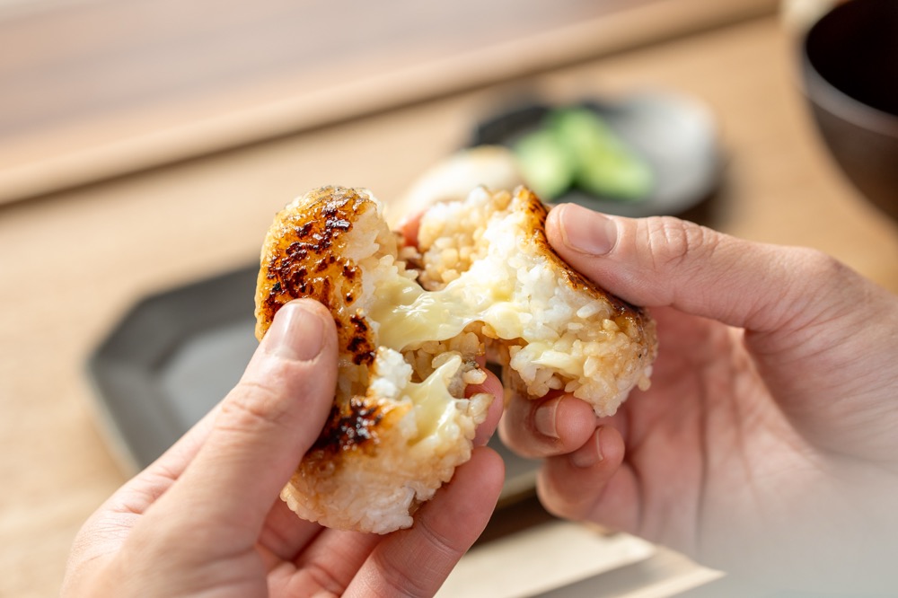 香ばしさの向こうに。おむすびと豚汁のお店dariaの新メニュー「焼きおにぎり」を撮影