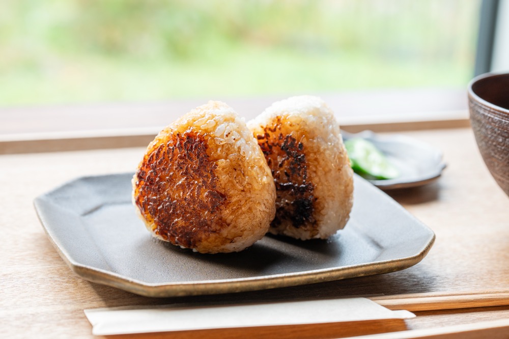 香ばしさの向こうに。おむすびと豚汁のお店dariaの新メニュー「焼きおにぎり」を撮影