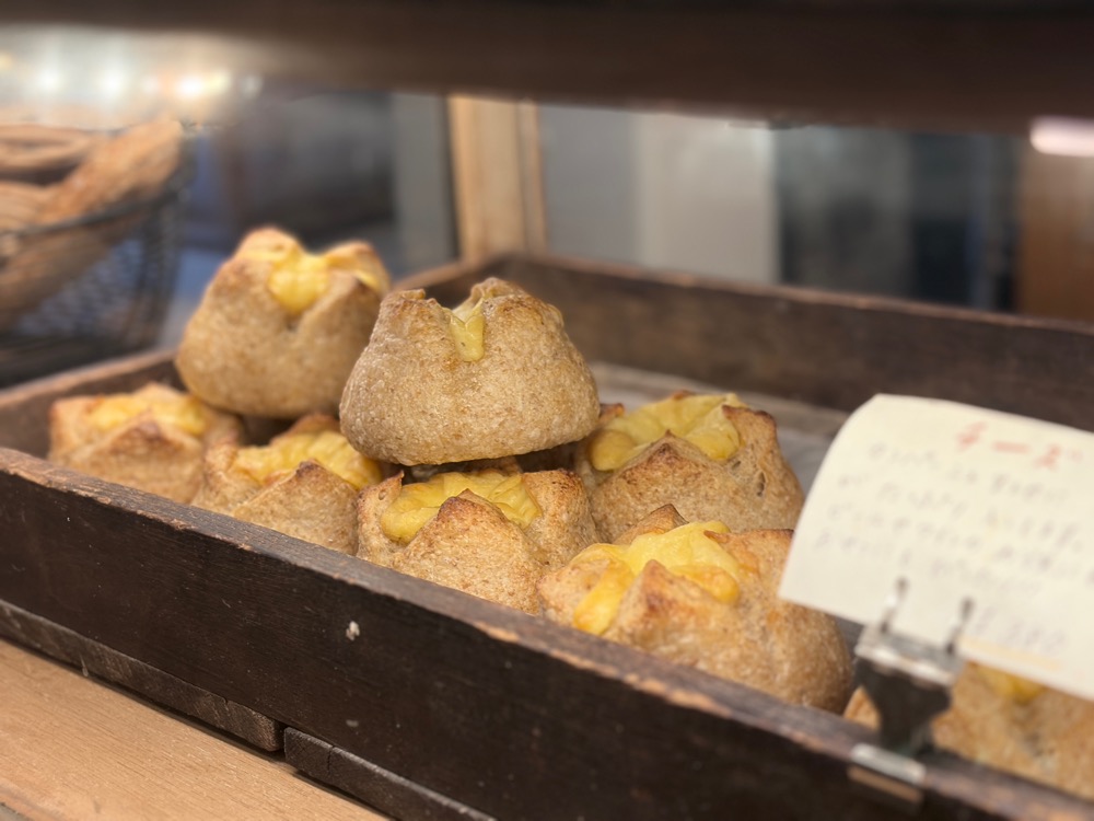 ベーカリー栞に行ってきました。スコーンとカンパーニュ