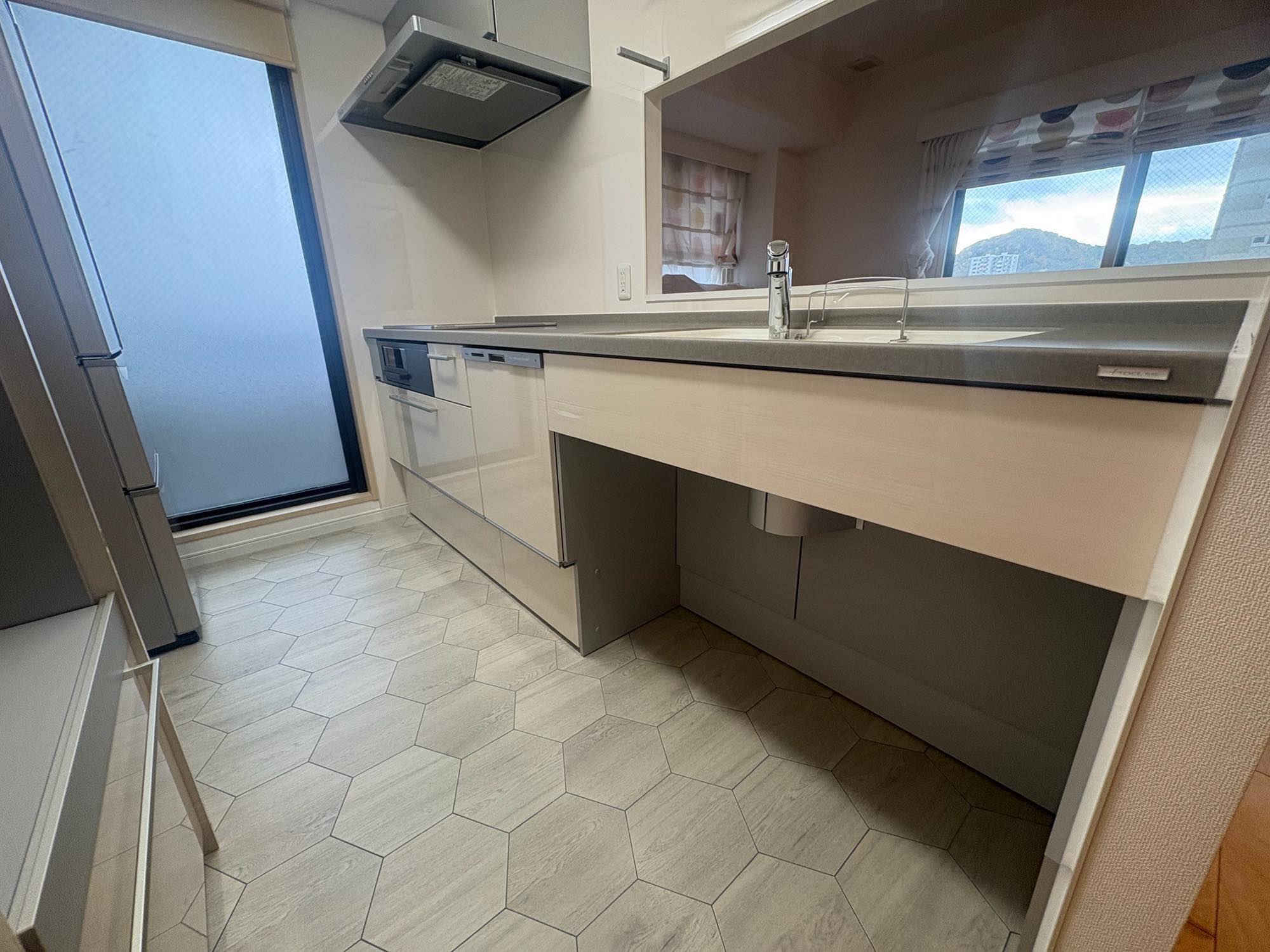 【部分リフォーム事例】RENOVESのポイントリノベ｜キッチン交換・キッチン収納・畳をフローリングへ