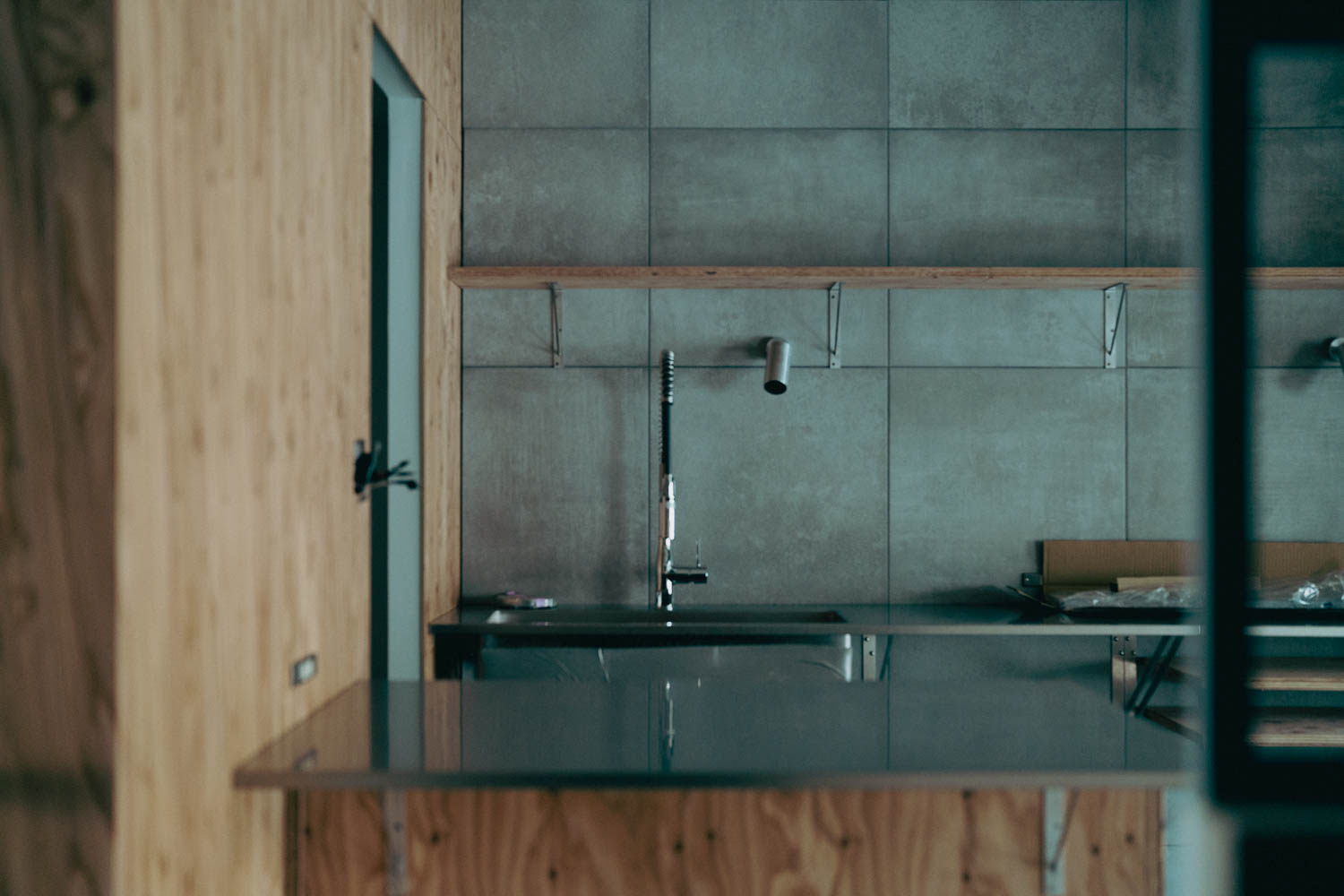 【お客様インタビュー後編】キッチンが特等席に。奥様が実感した「沈む空間」で始まる新しい日常